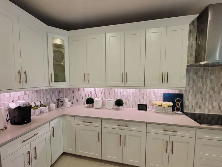 Cambria Seagrove perimeter countertops beneath white cabinets and tile backsplash