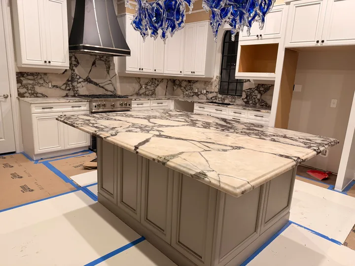 Veined kitchen island countertop in Riverview