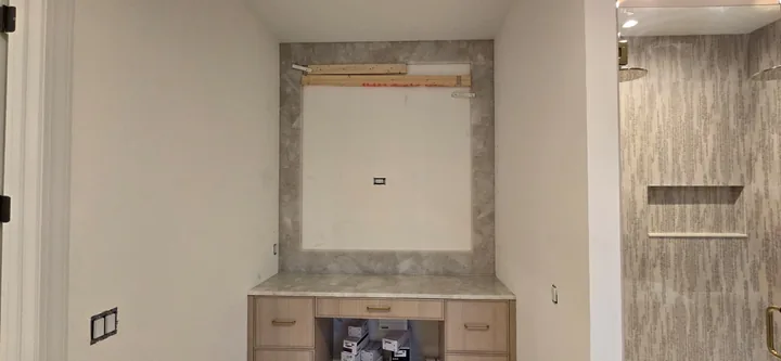 Stone countertop and feature wall in Tampa